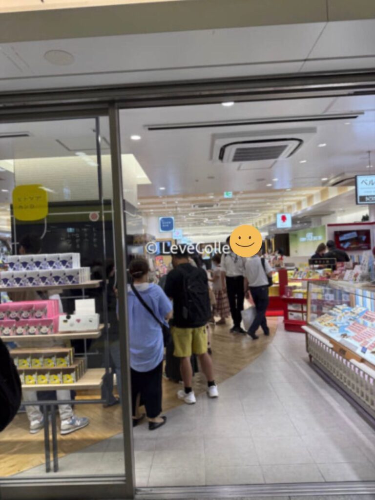 東京駅グミッツェル店舗の行列