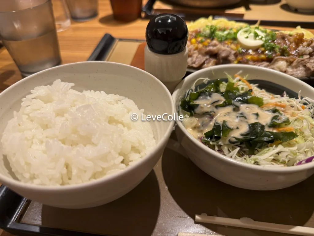 ごはんおかわり無料定食屋
