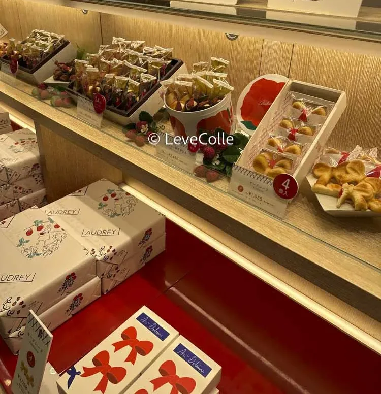 We recommend buying Audrey sweets in the morning.